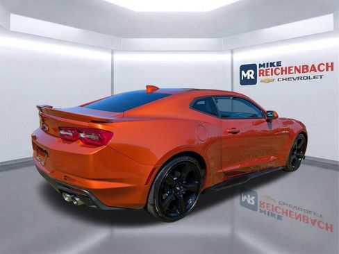 Used 2022 Chevrolet Camaro LT w/ Technology Package RWD image 4