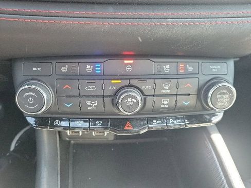 Used 2024 Dodge Durango GT RWD image 8