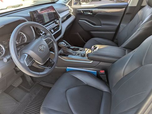 Used 2022 Toyota Highlander Limited image 29