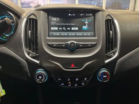 Used 2018 Chevrolet Cruze LT image 17