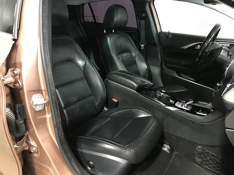 Used 2017 INFINITI QX30 Premium w/ Navigation Package FWD image 14