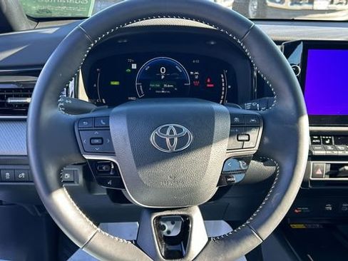Used 2025 Toyota Camry SE w/ Multimedia Upgrade Package image 17