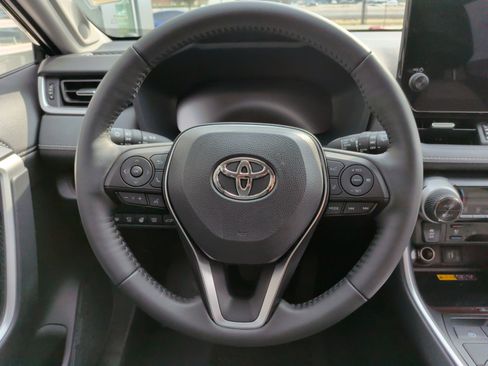 Used 2025 Toyota RAV4 Limited image 18