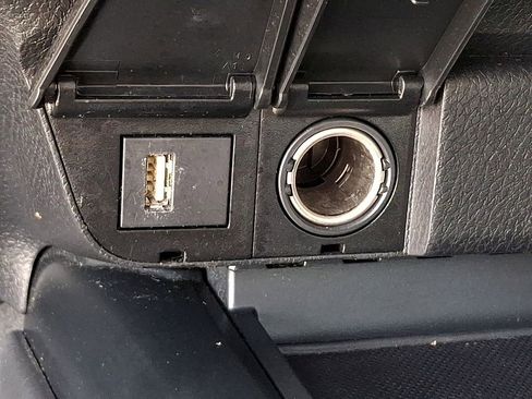 Used 2020 Toyota Camry SE image 23