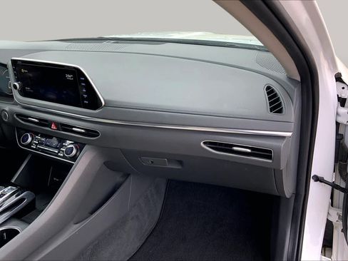 Used 2022 Hyundai Sonata Limited w/ Preferred Accessory Package FWD image 19