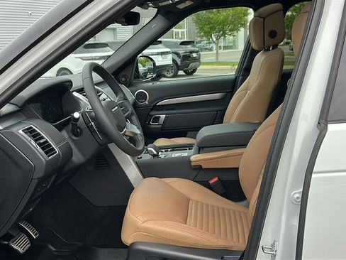 Certified 2025 Land Rover Discovery Dynamic SE AWD/4WD image 12