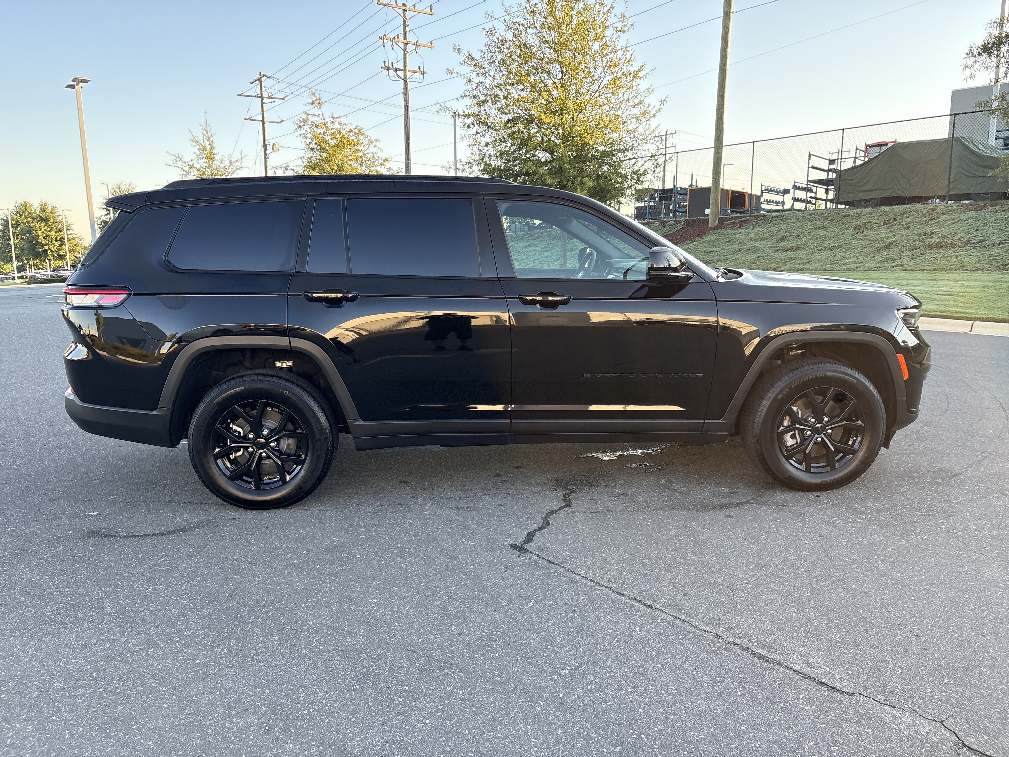 Used 2025 Jeep Grand Cherokee L Altitude AWD/4WD image 15