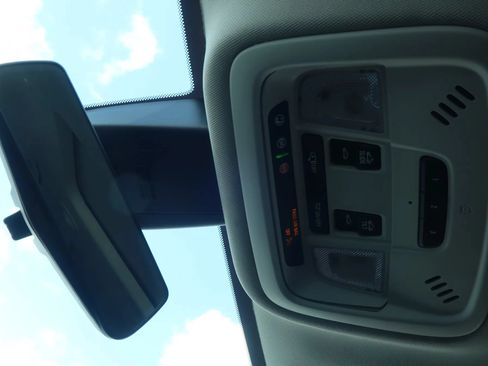 Used 2021 Chevrolet Traverse High Country FWD image 45