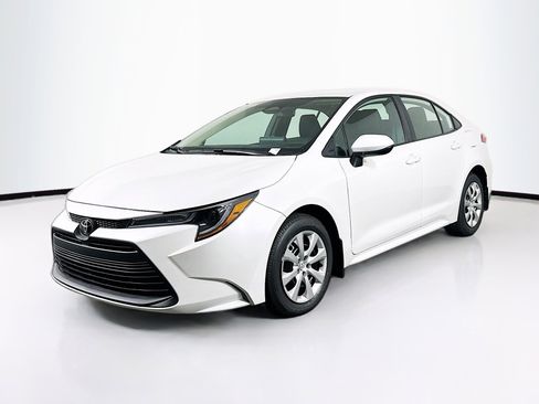 Used 2026 Toyota Corolla LE FWD image 3