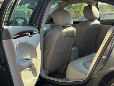 Used 2011 Buick Lucerne CXL w/ Driver Confidence Package FWD image 7