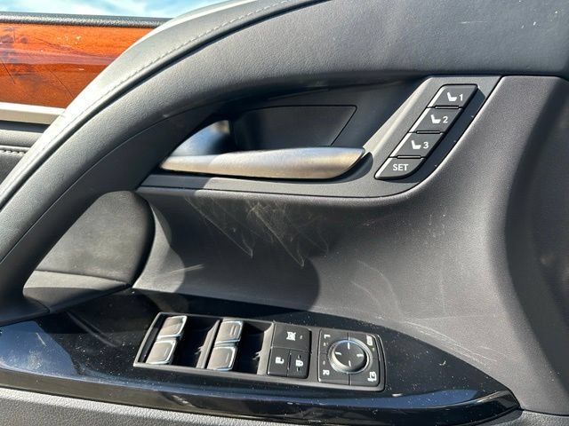 Used 2017 Lexus LX 570 4WD w/ Luxury Package image 14