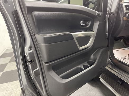 Used 2016 Nissan Titan SL image 10