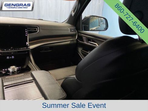 Certified 2024 Jeep Wagoneer Series II AWD/4WD image 32