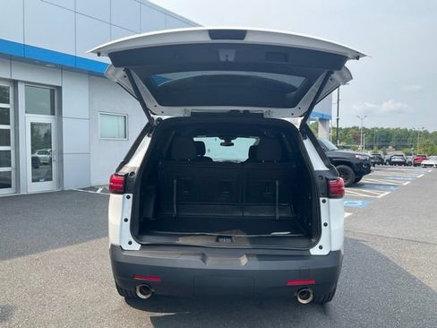 Used 2023 Chevrolet Traverse LT w/ LPO, Floor Liner Package AWD/4WD image 18