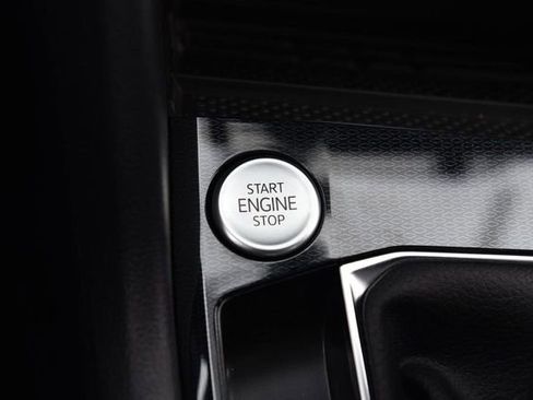 New 2026 Volkswagen Taos SE image 16