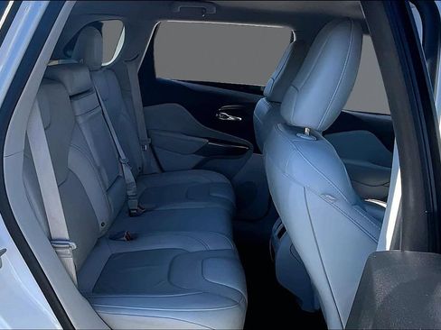 Used 2019 Jeep Cherokee Limited w/ Technology Group FWD image 22