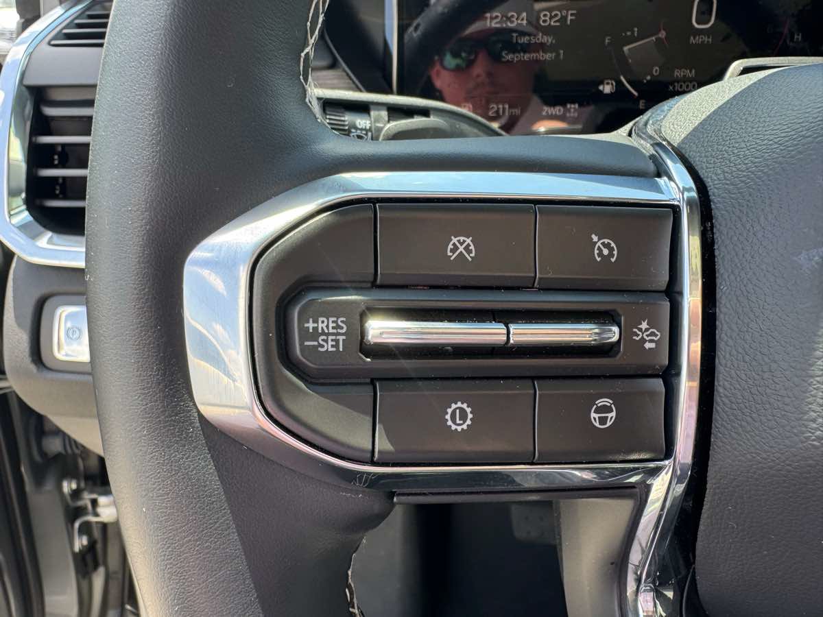 Used 2025 GMC Acadia Denali w/ Super Cruise Package AWD/4WD image 20