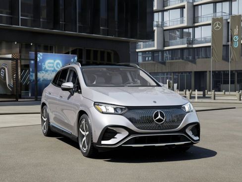 New 2026 Mercedes-Benz EQE 320 4MATIC SUV image 9
