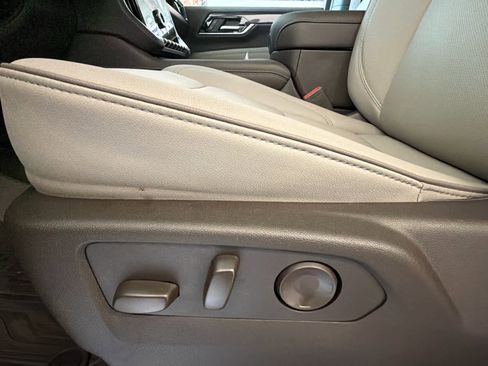 New 2026 GMC Yukon Elevation image 18