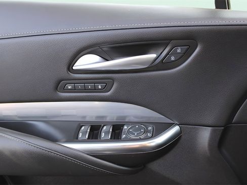 Used 2025 Cadillac XT4 Premium Luxury image 18