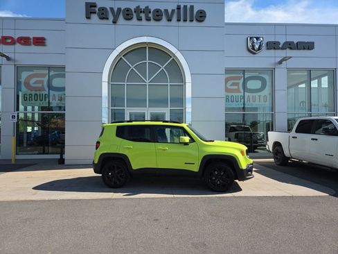 Used 2018 Jeep Renegade Altitude w/ UConnect 8.4 Nav Group AWD/4WD image 2