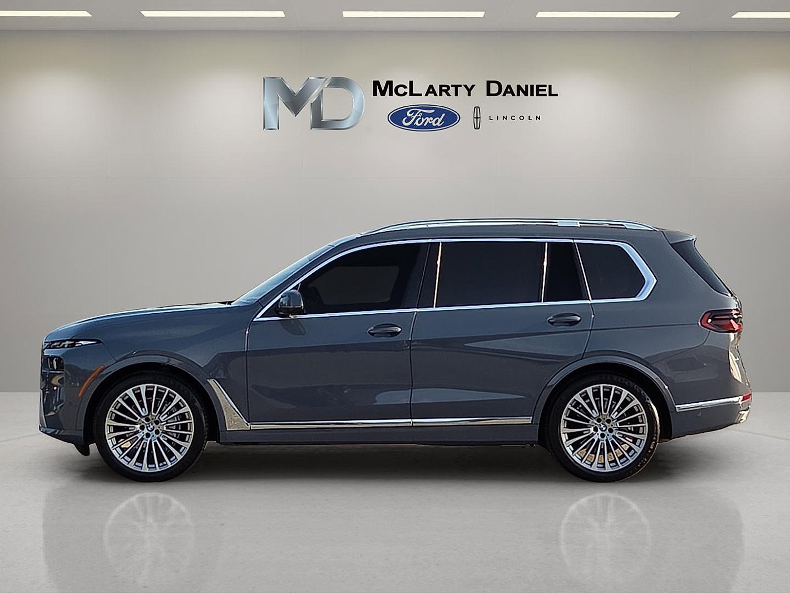 Used 2024 BMW X7 xDrive40i AWD/4WD image 3