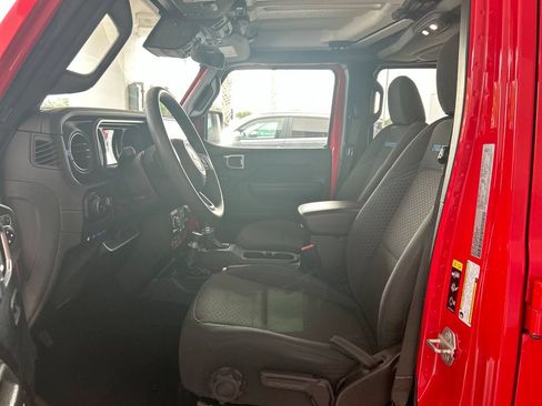 Used 2024 Jeep Wrangler Unlimited Rubicon 4xe AWD/4WD image 11