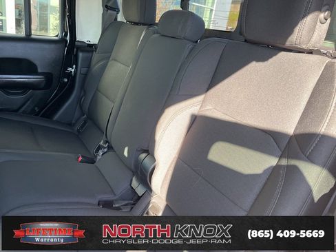 Used 2021 Jeep Gladiator Sport image 14