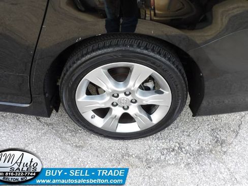 Used 2012 Toyota Sienna SE image 24