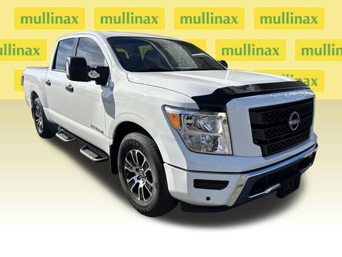 Used 2023 Nissan Titan SV w/ SV Convenience Package image 1