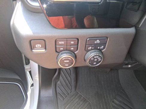 Used 2022 Chevrolet Silverado 1500 LT Trail Boss w/ Convenience Package II AWD/4WD image 12