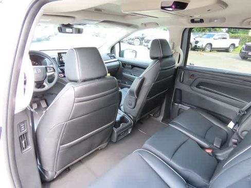 New 2026 Honda Odyssey Touring image 16