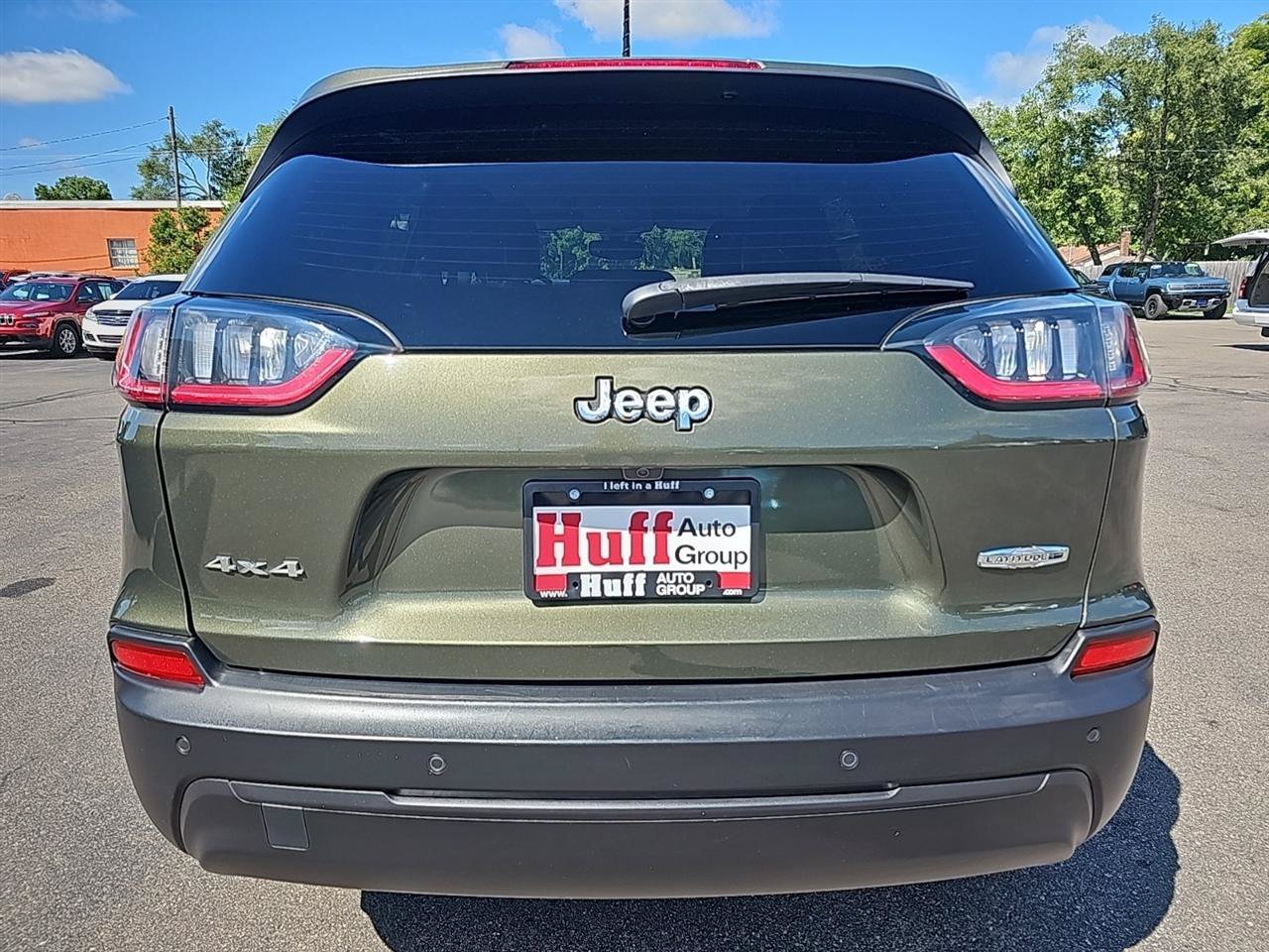 Used 2021 Jeep Cherokee Latitude Plus w/ Mopar Interior Package AWD/4WD image 4