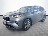 Used 2020 Toyota Highlander XLE image 3