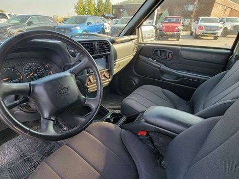 Used 2003 Chevrolet S10 Pickup LS image 17