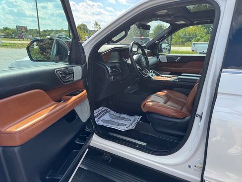 Used 2019 Lincoln Navigator Reserve AWD/4WD image 11