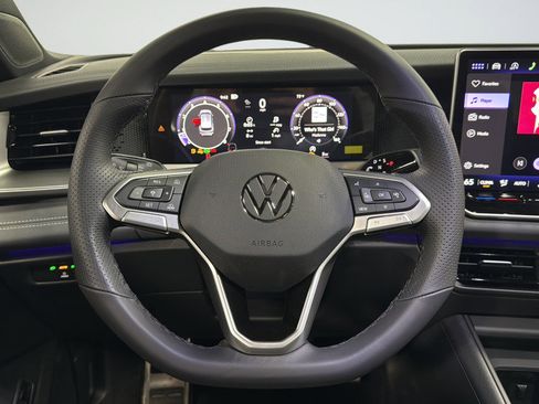 New 2026 Volkswagen Tiguan SE R-Line FWD image 21