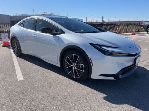 Used 2024 Toyota Prius XLE image 3