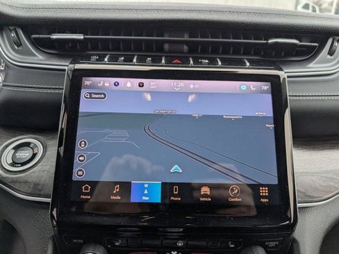 Used 2022 Jeep Grand Cherokee Limited image 3