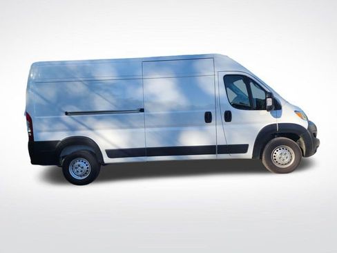 Used 2025 RAM ProMaster 2500 w/ Convenience Group FWD image 9