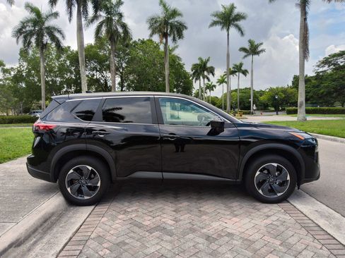 Used 2024 Nissan Rogue SV FWD image 19