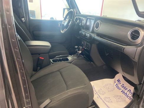 Used 2018 Jeep Wrangler Unlimited Sahara image 21