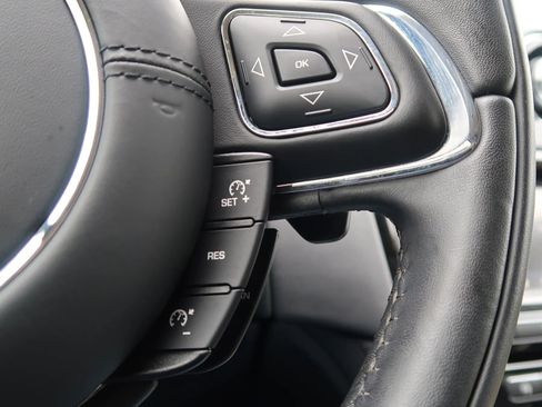 Used 2019 Jaguar XJ R-Sport image 37