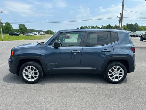 Used 2023 Jeep Renegade Latitude AWD/4WD image 2