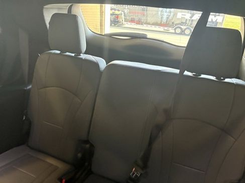 Used 2024 Buick Enclave Premium image 13
