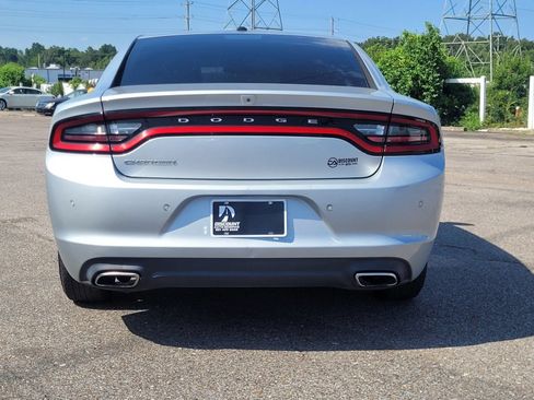Used 2020 Dodge Charger SXT w/ Leather Interior Group RWD image 10