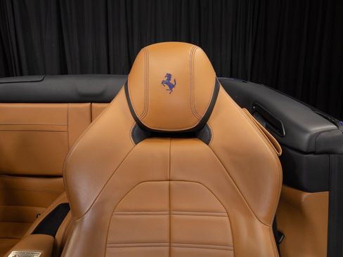 Used 2017 Ferrari California T RWD image 22