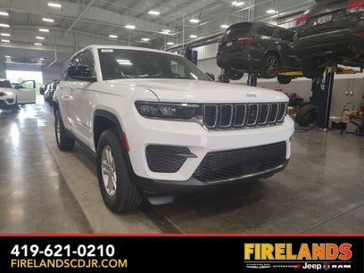 New 2025 Jeep Grand Cherokee Laredo w/ Luxury Tech Group I