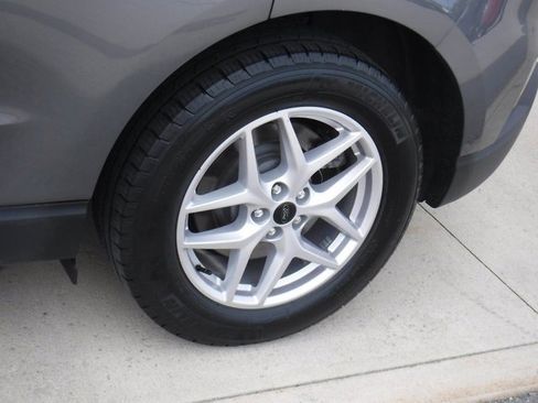 Used 2024 Ford Edge SEL image 3