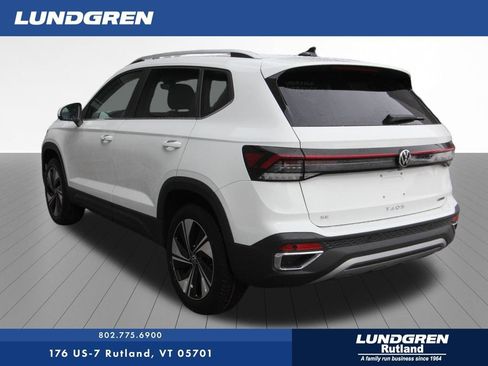 New 2026 Volkswagen Taos SE image 7